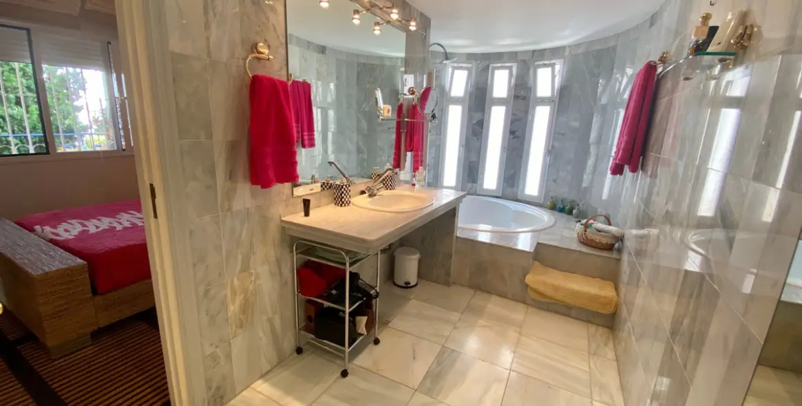 Long-term rent of middle floor apartment in Nagüeles 17