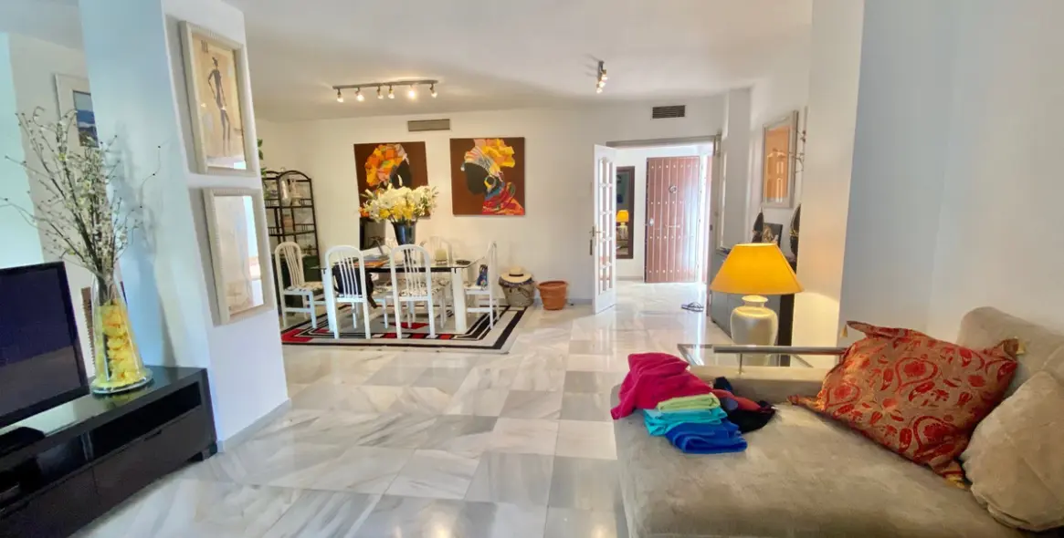 Sale of middle floor apartment in Nagüeles 21