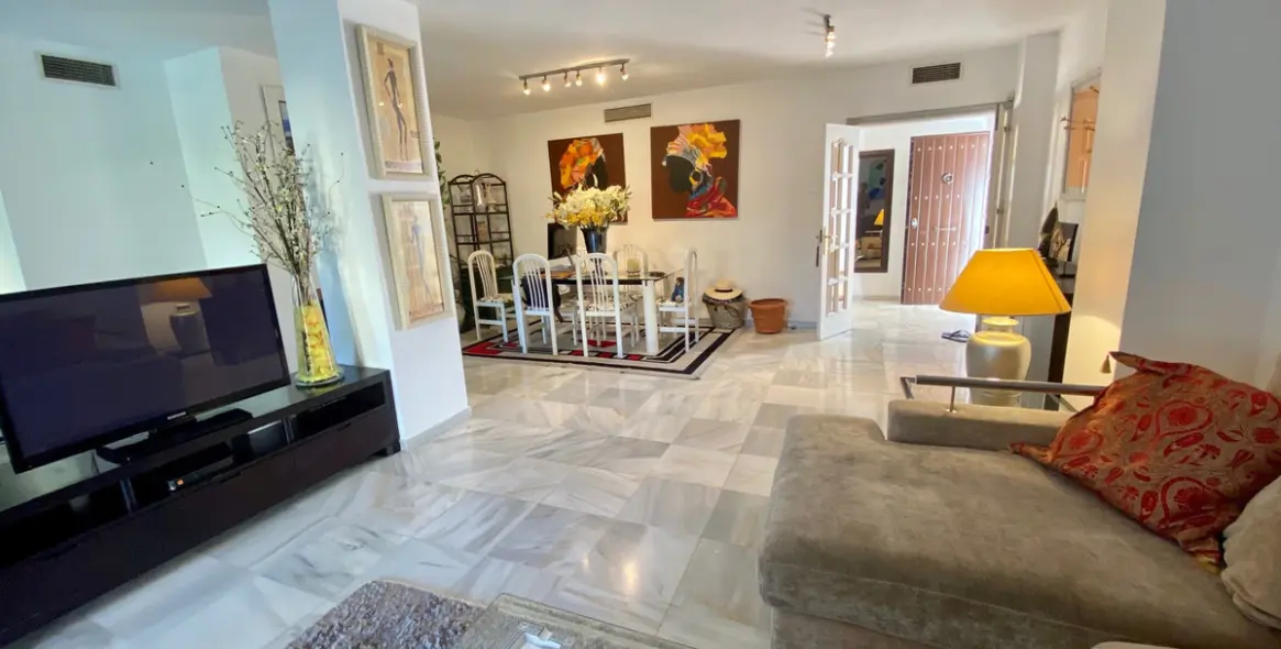 Sale of middle floor apartment in Nagüeles 22