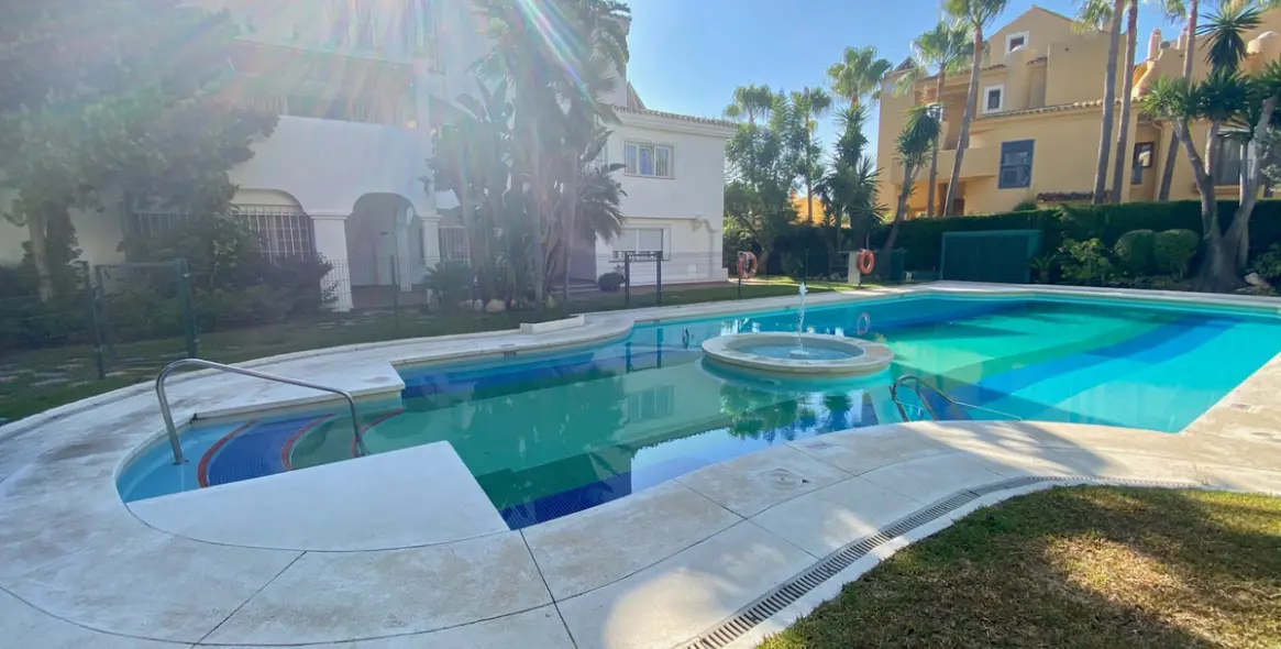 Sale of middle floor apartment in Nagüeles 23