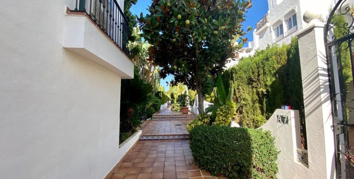 Sale of middle floor apartment in Nagüeles 24