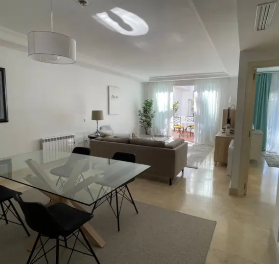 Sale of middle floor apartment in Nueva Andalucía