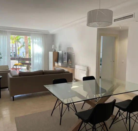 Sale of middle floor apartment in Nueva Andalucía