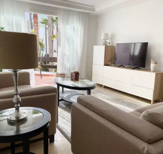 Sale of middle floor apartment in Nueva Andalucía