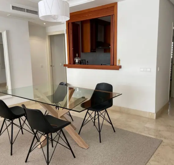 Sale of middle floor apartment in Nueva Andalucía