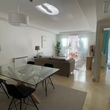 Venta de apartamento en planta media en Nueva Andalucía