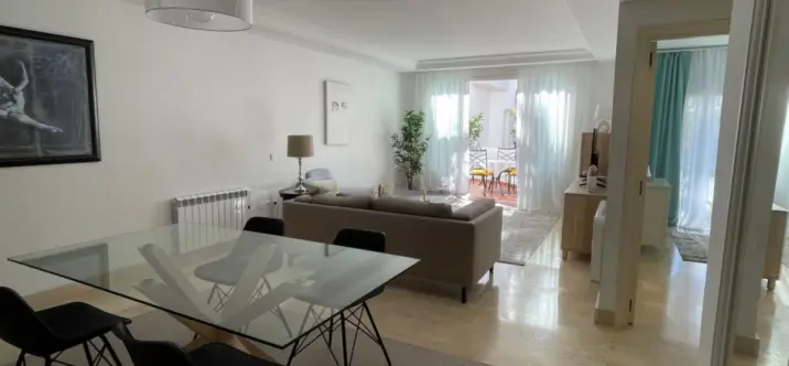 Venta de apartamento en planta media en Nueva Andalucía 1