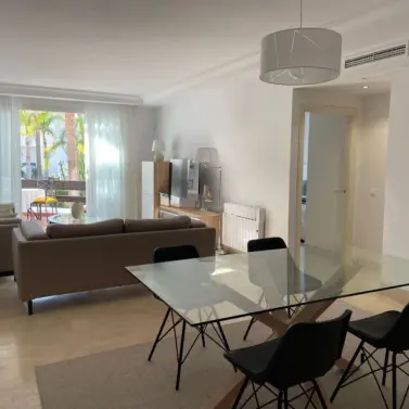 Venta de apartamento en planta media en Nueva Andalucía