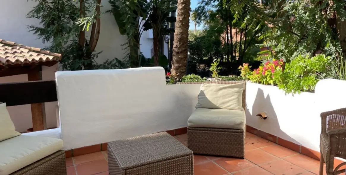 Sale of middle floor apartment in Nueva Andalucía 9