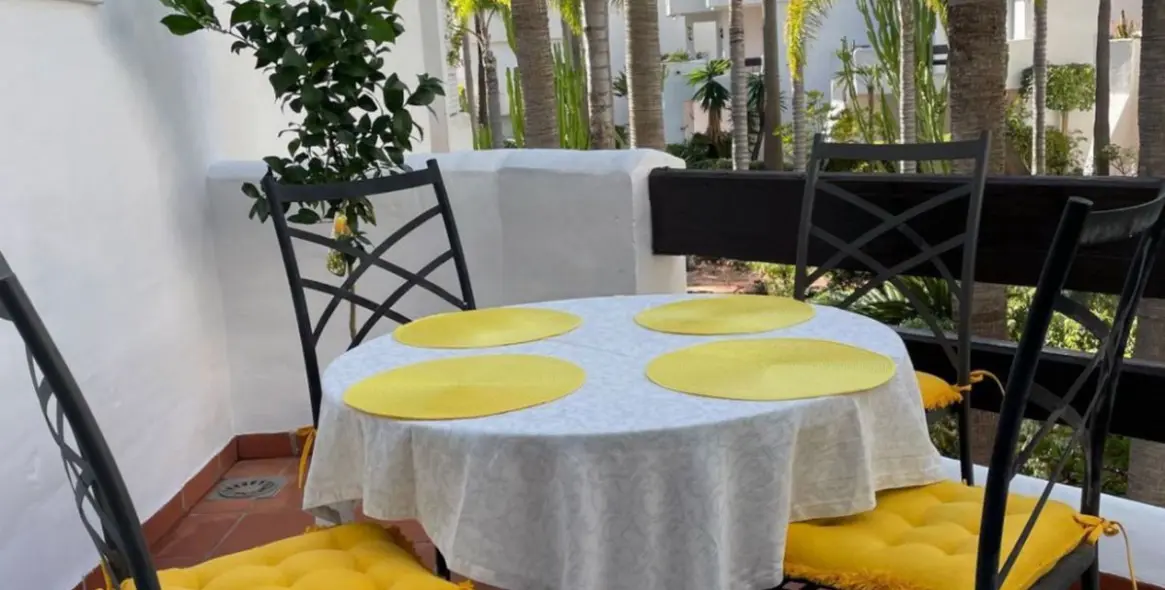 Sale of middle floor apartment in Nueva Andalucía 10