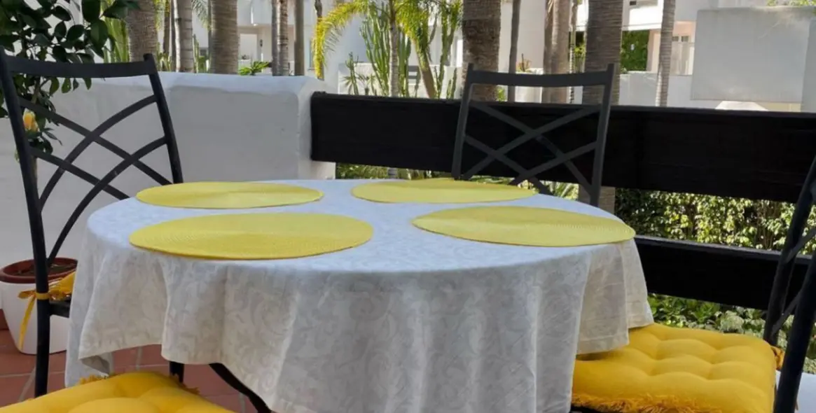 Sale of middle floor apartment in Nueva Andalucía 11