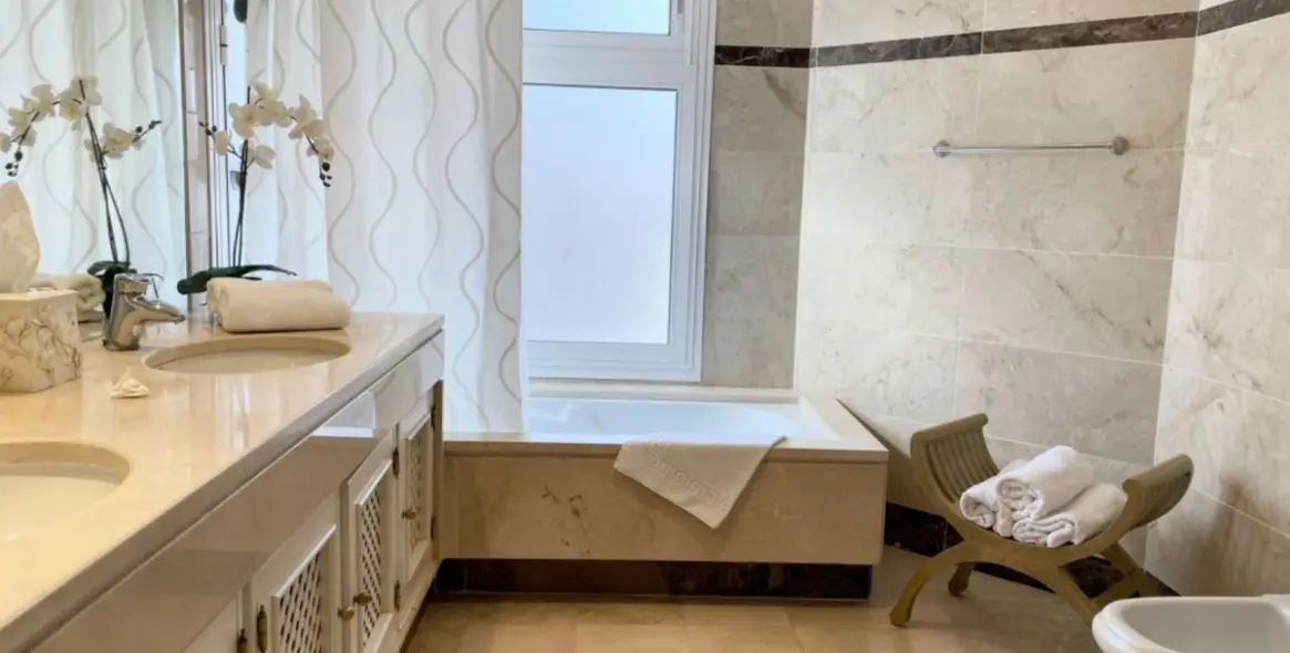 Sale of middle floor apartment in Nueva Andalucía 14