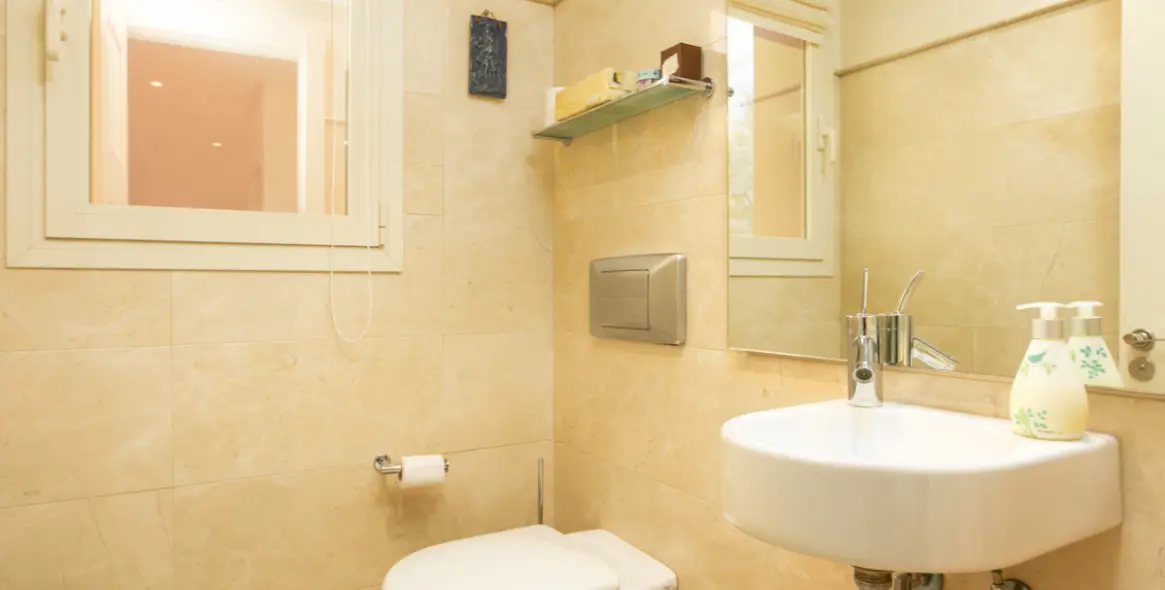 Sale of middle floor apartment in Río Real 26