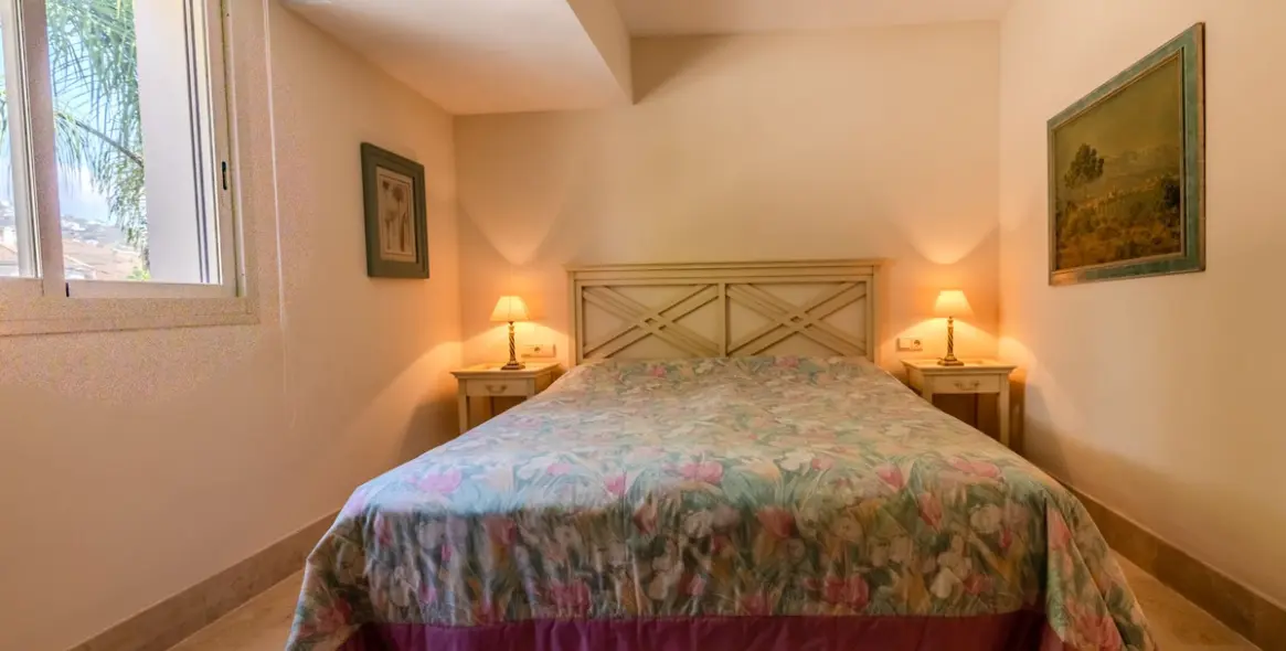 Sale of middle floor apartment in Río Real 28