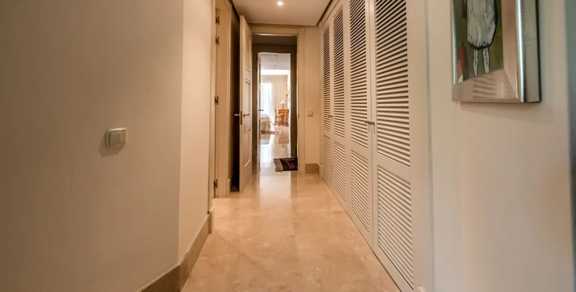 Sale of middle floor apartment in Río Real 29