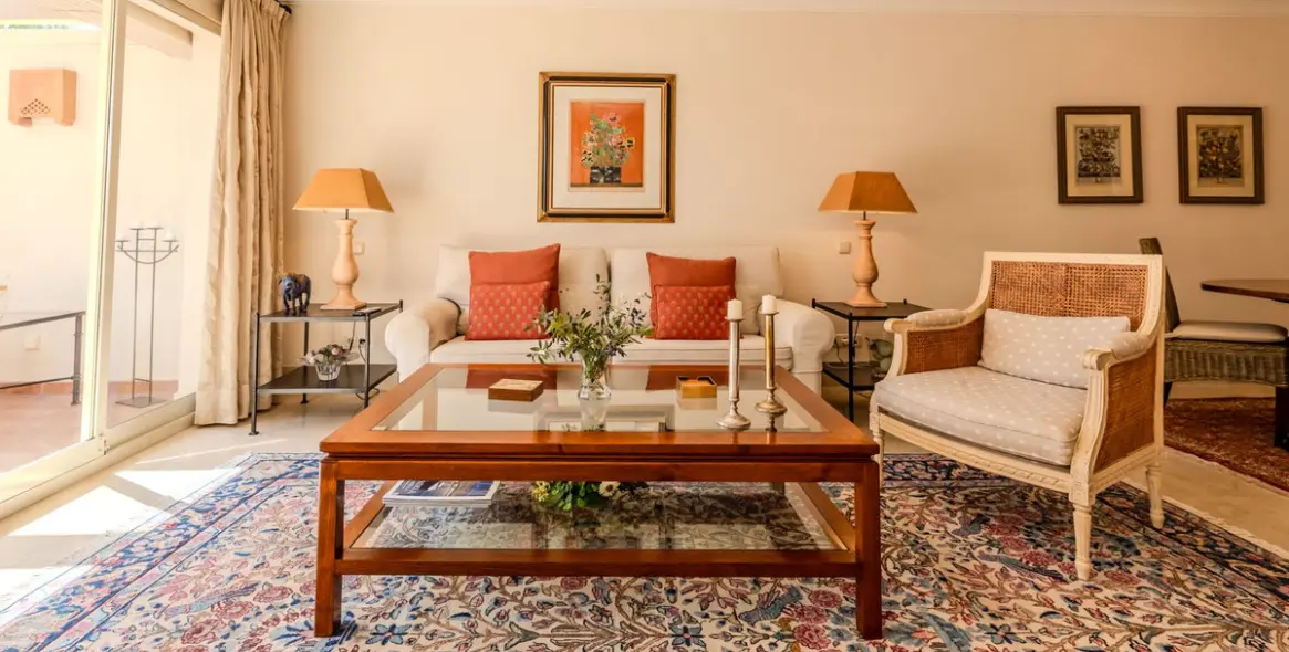 Sale of middle floor apartment in Río Real 30