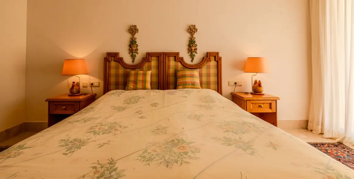 Sale of middle floor apartment in Río Real 32