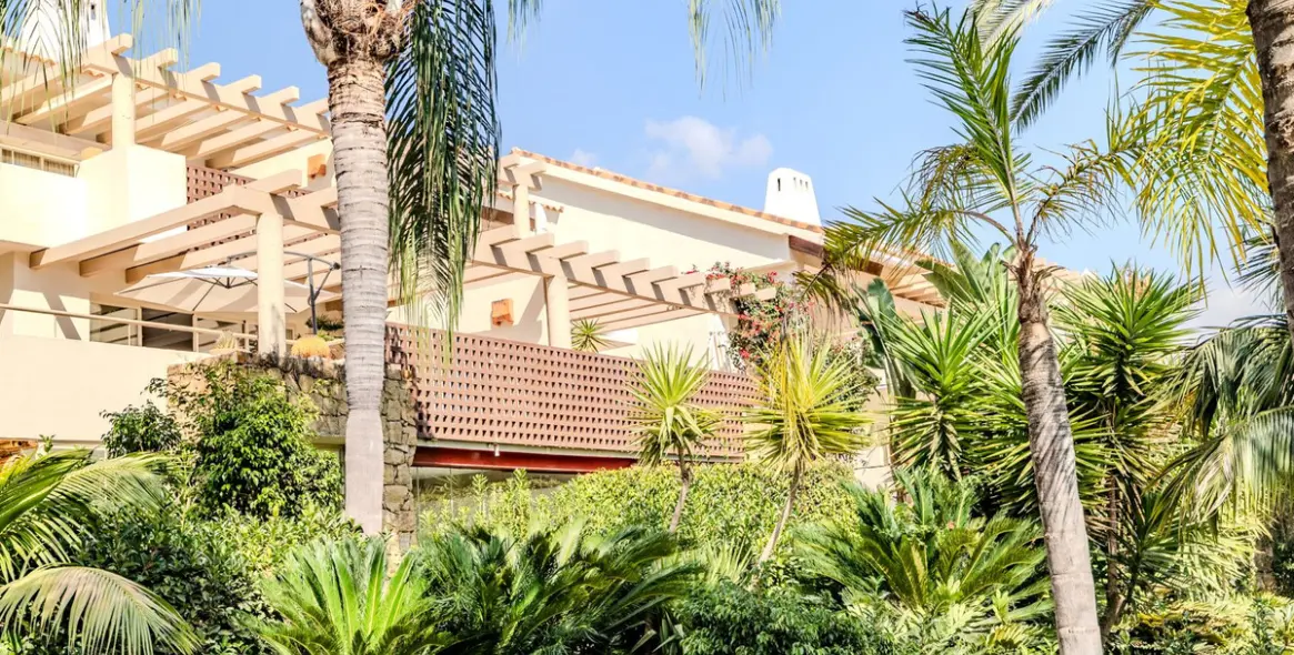 Sale of middle floor apartment in Río Real 39