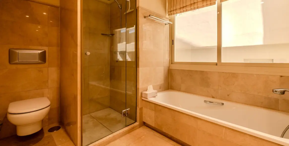 Sale of middle floor apartment in Río Real 44