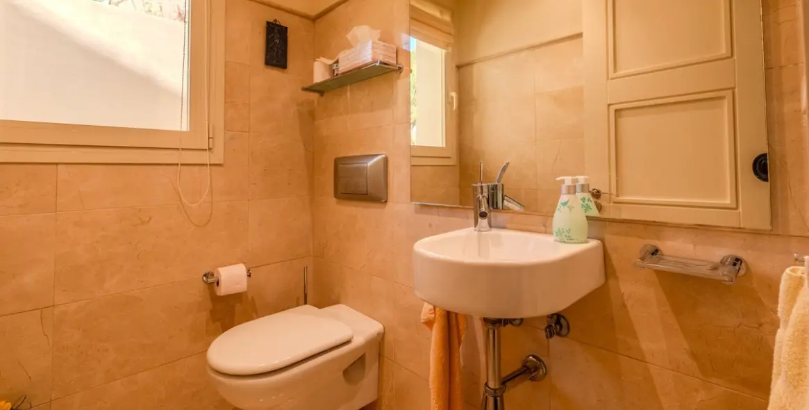 Sale of middle floor apartment in Río Real 46