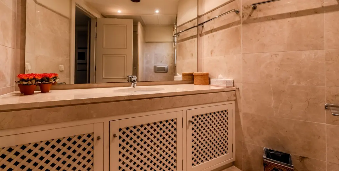 Sale of middle floor apartment in Río Real 47