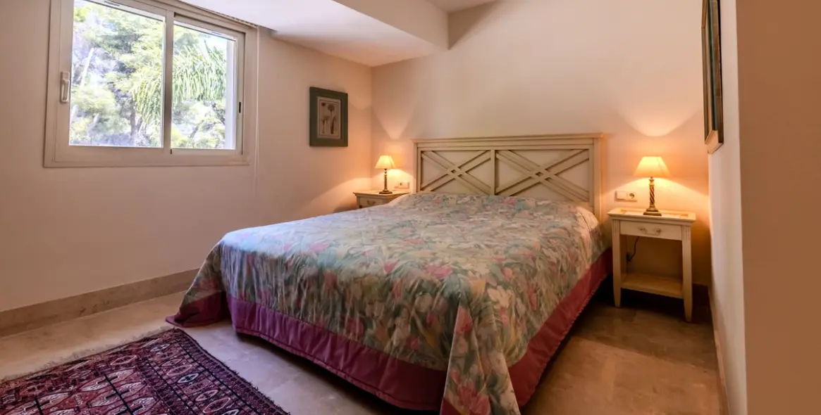 Sale of middle floor apartment in Río Real 48