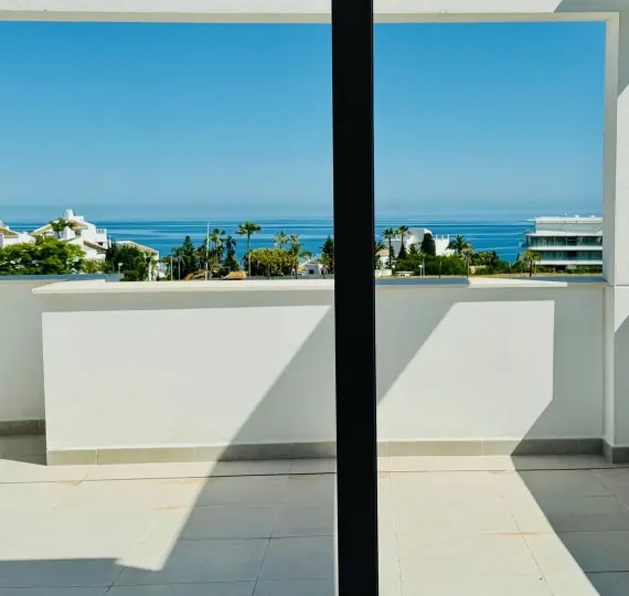 Sale of penthouse in Estepona