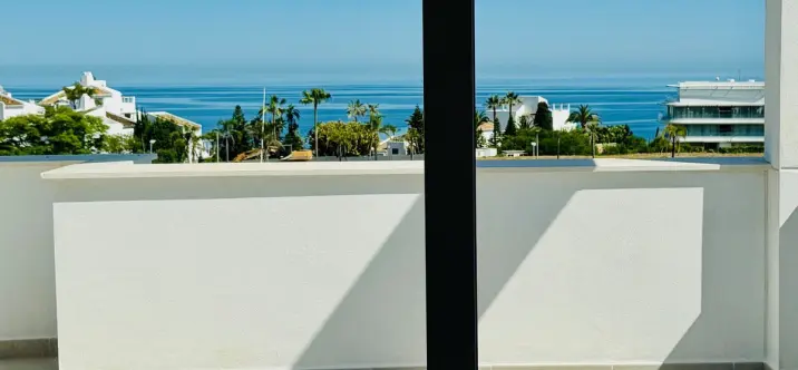Sale of penthouse in Estepona 0