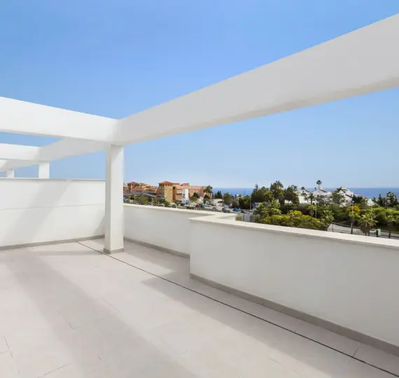 Sale of penthouse in Estepona