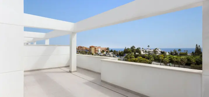 Sale of penthouse in Estepona 1