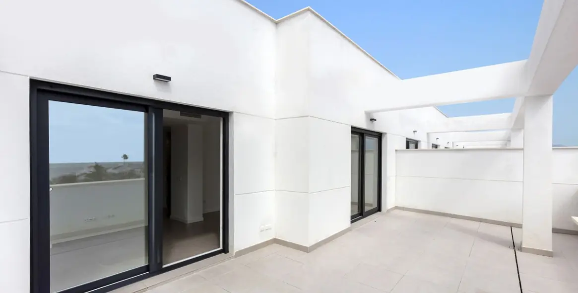 Sale of penthouse in Estepona 3