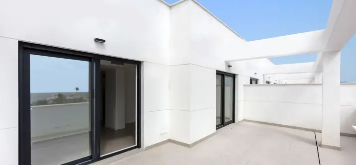 Sale of penthouse in Estepona 2