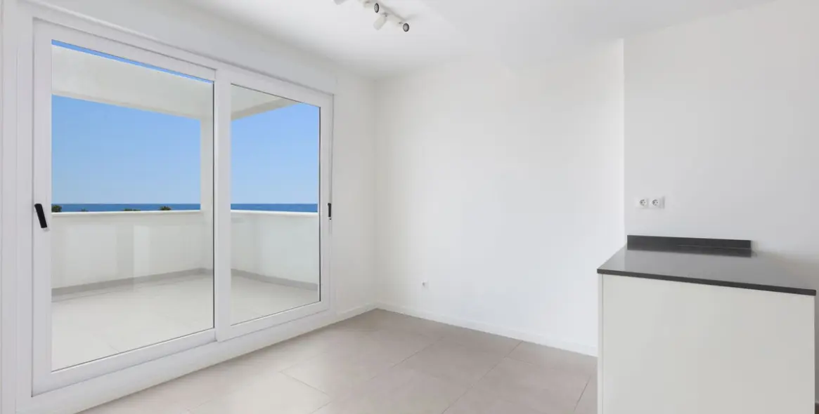 Sale of penthouse in Estepona 4