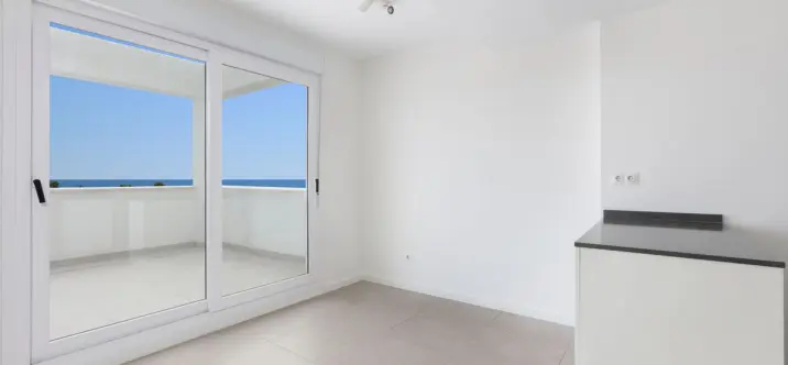 Sale of penthouse in Estepona 3