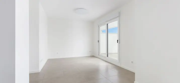 Sale of penthouse in Estepona 4