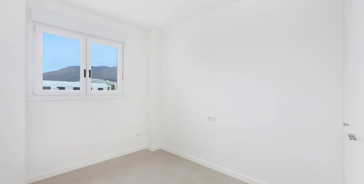 Sale of penthouse in Estepona 12