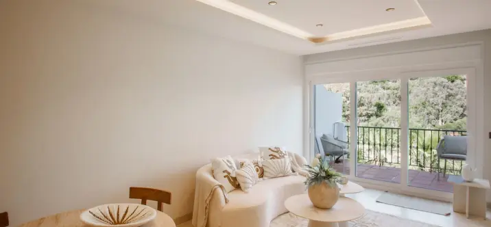 Sale of middle floor apartment in La Quinta 0