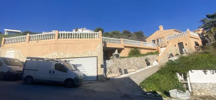 Продажа  отдельно стоящей виллы в Mijas Costa 1