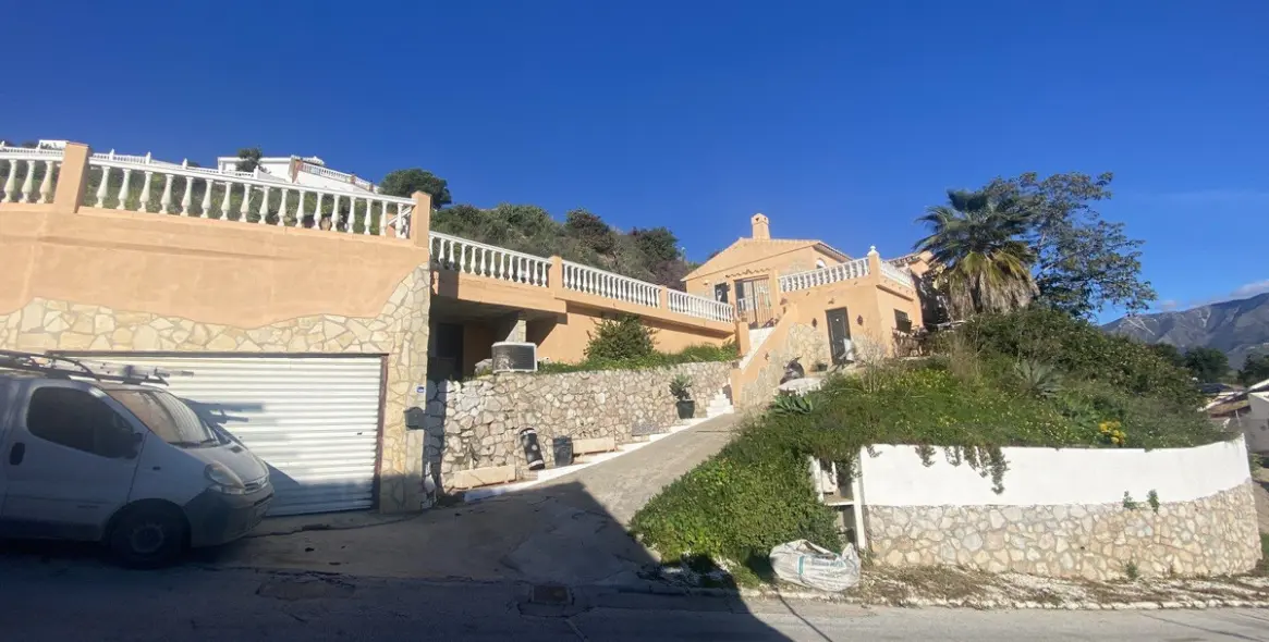 Sale of detached villa in Mijas Costa 3