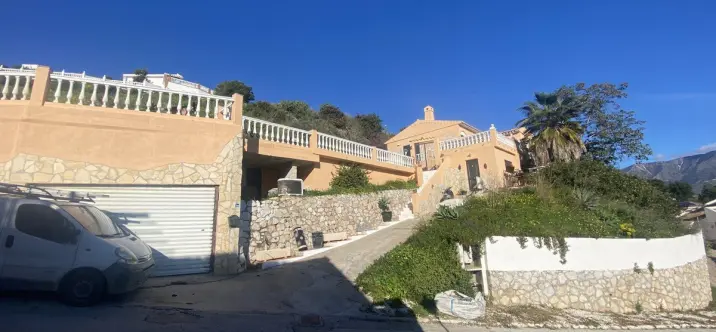 Продажа  отдельно стоящей виллы в Mijas Costa 2