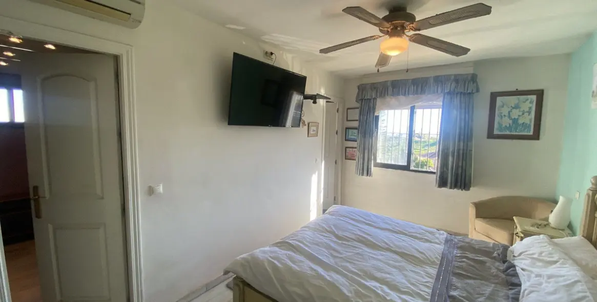 Sale of detached villa in Mijas Costa 34