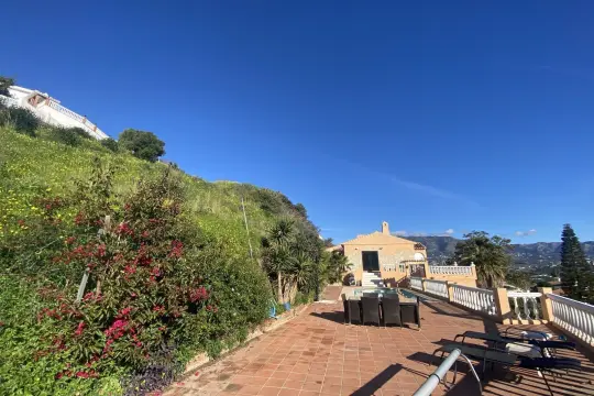 Image 6 thumb
