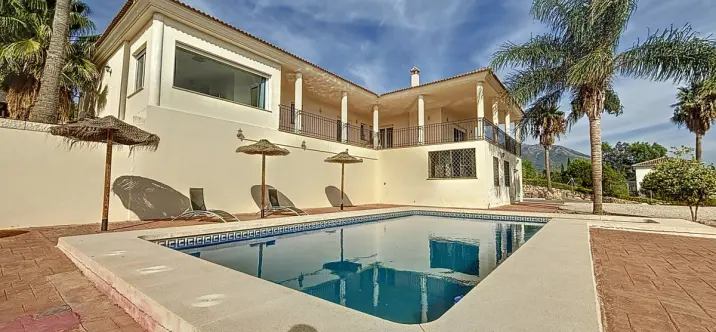 Продажа  отдельно стоящей виллы в Periana 1