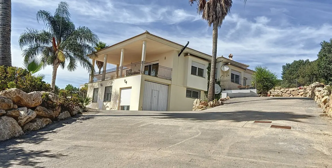 Venta de villa independiente en Periana 3