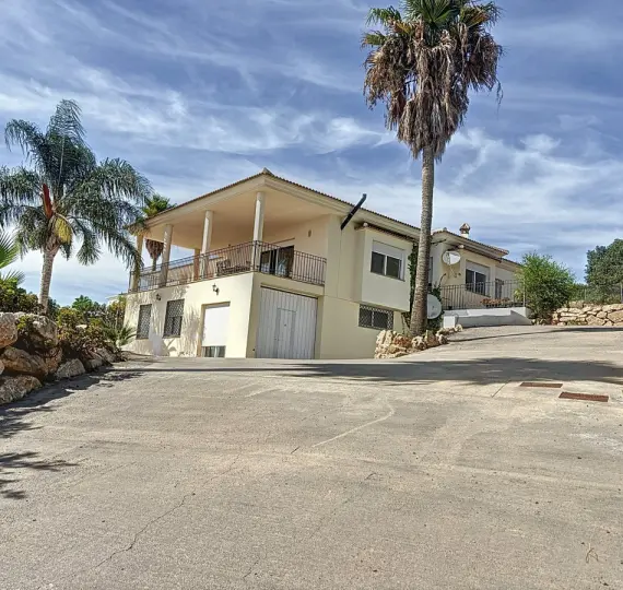 Продажа  отдельно стоящей виллы в Periana