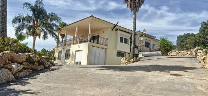 Продажа  отдельно стоящей виллы в Periana 2