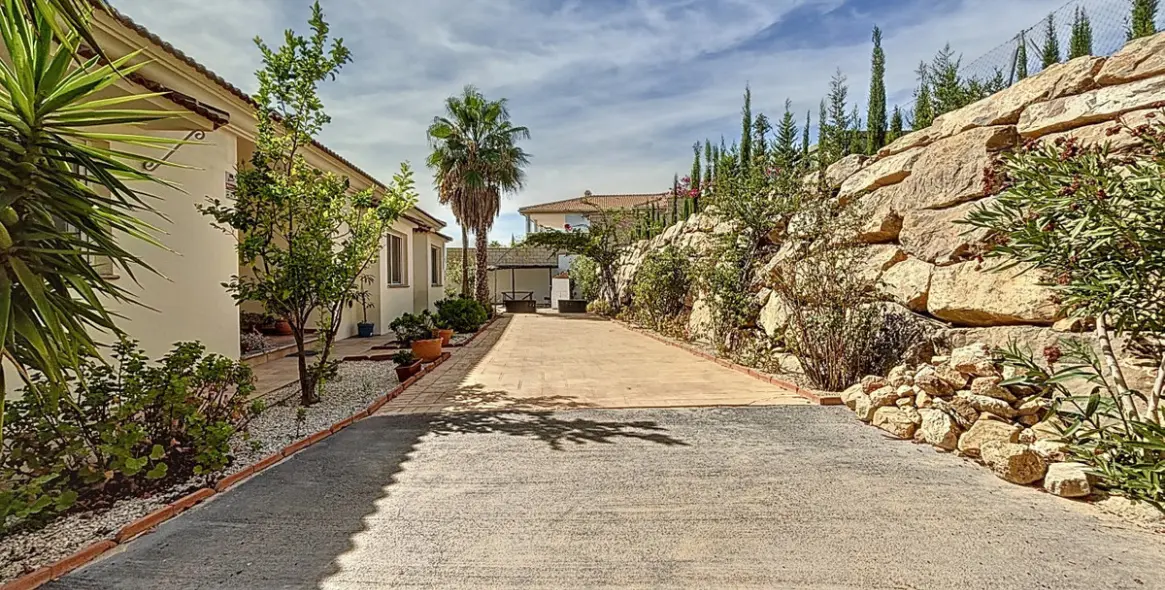 Venta de villa independiente en Periana 4