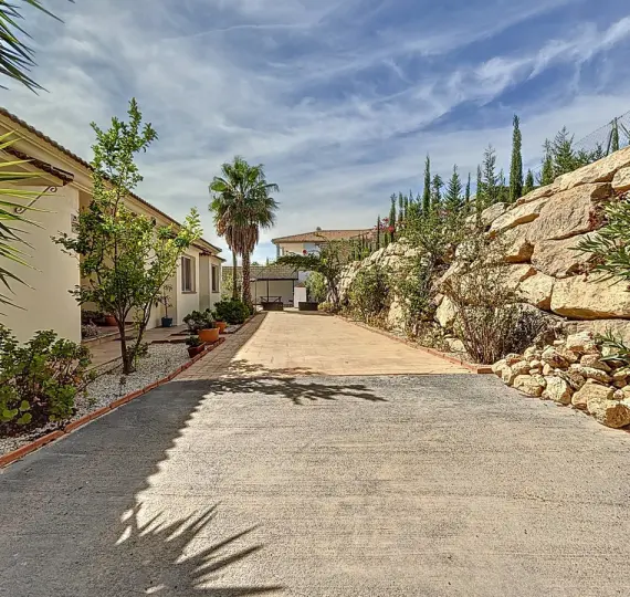 Продажа  отдельно стоящей виллы в Periana