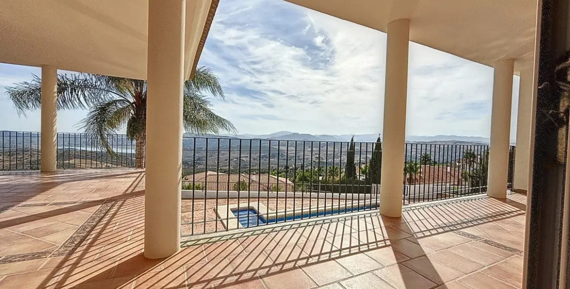 Продажа  отдельно стоящей виллы в Periana 29