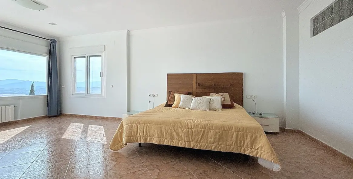 Продажа  отдельно стоящей виллы в Periana 38